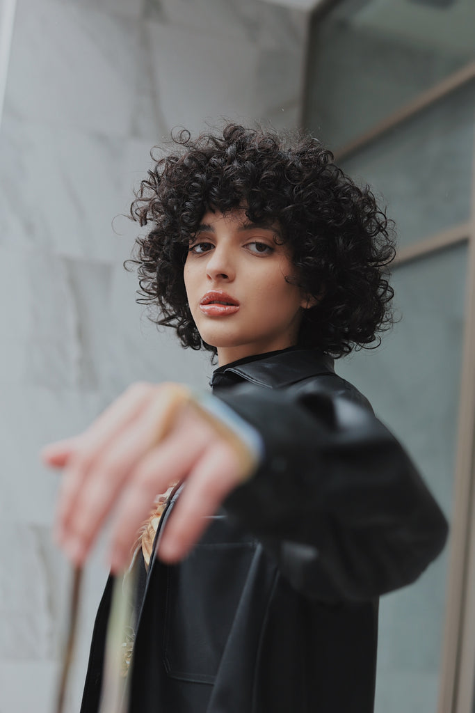 How to Prevent and Manage Frizzy Hair in Humid Weather